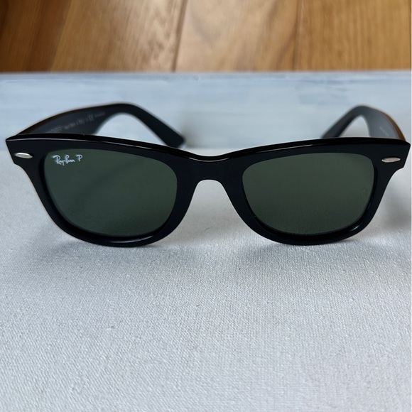 Ray-Ban Classic Wayfarer Black Sunglasses - Picture 1 of 9